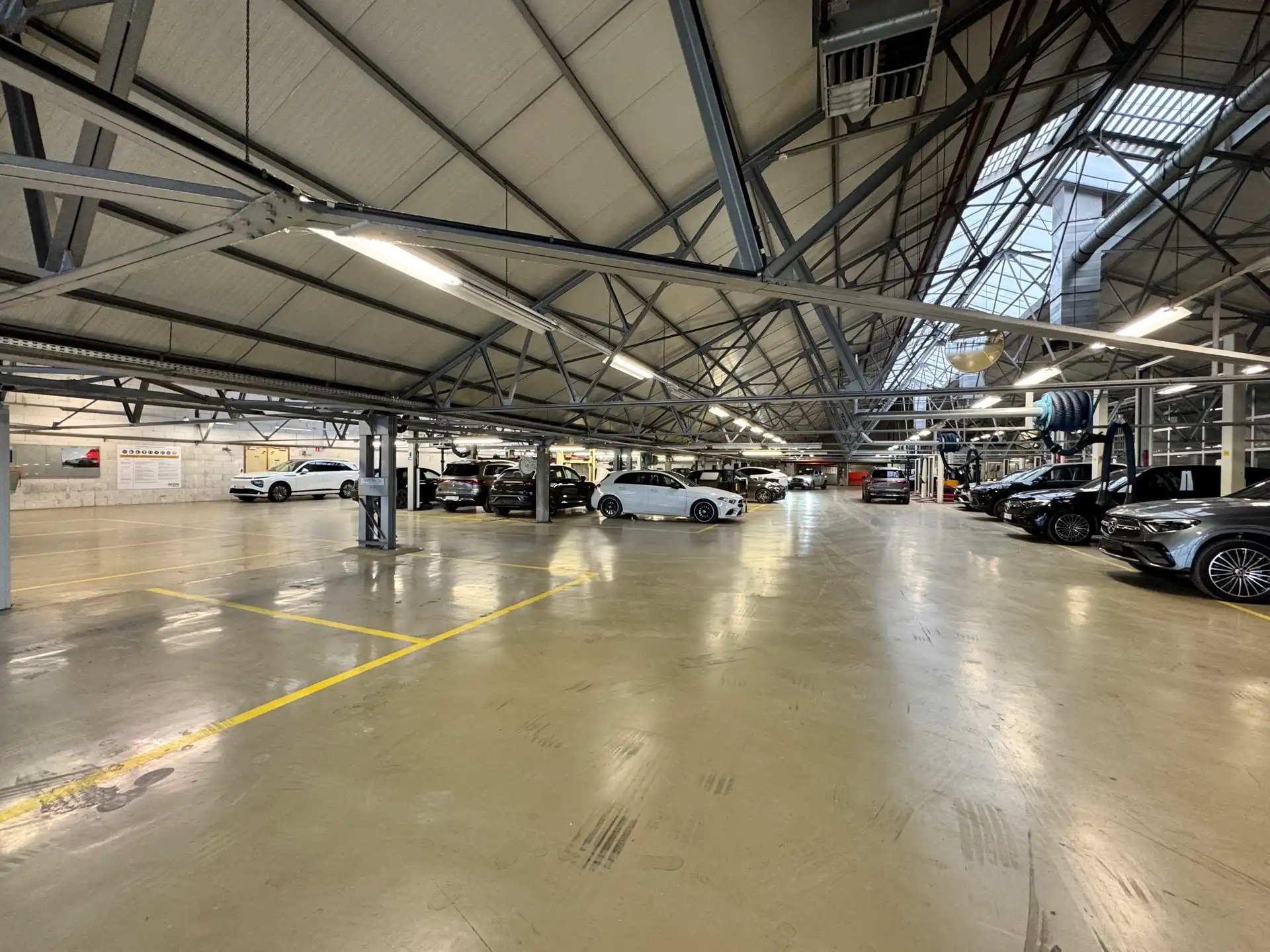 Strategische zichtlocatie te huur te Antwerpen!  foto 8