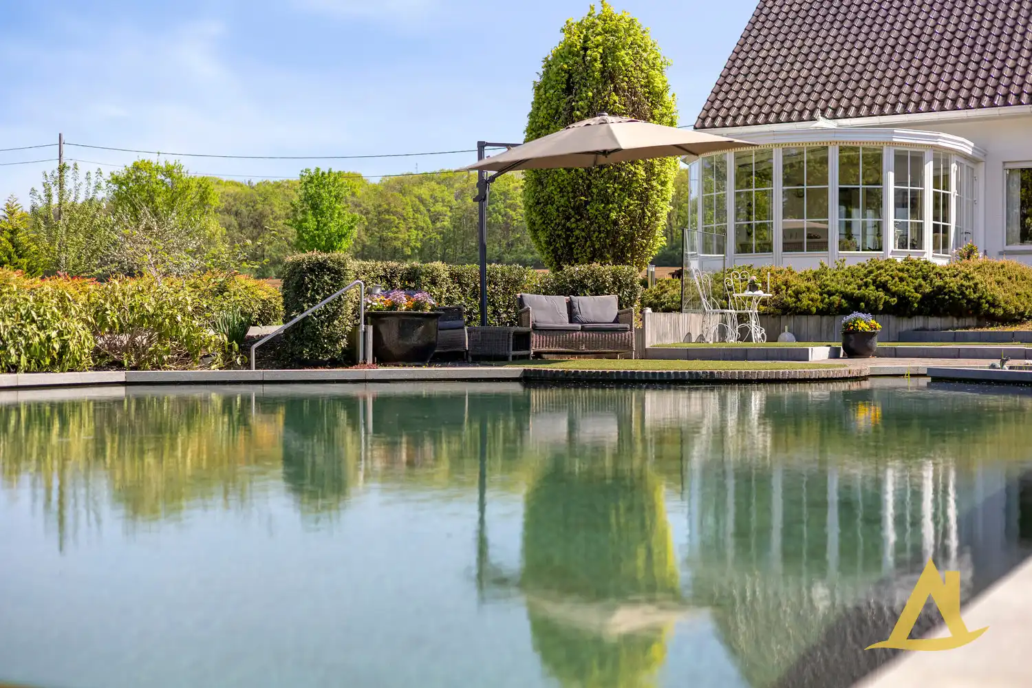 EXCLUSIEVE VILLA MET PARKTUIN EN ZWEMVIJVER OP EEN PERCEEL VAN 1HA 5A 16CA! foto 7