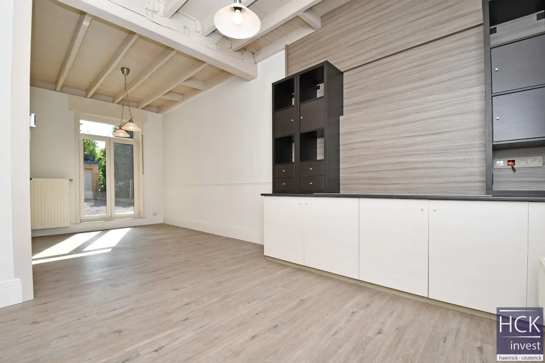 WAREGEM – Toffe gerenoveerde woning met tuin en garage vlakbij centrum foto 2