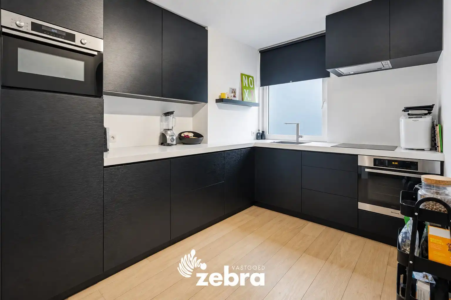 Instapklare woning met achterliggende garage en uitweg! foto 6