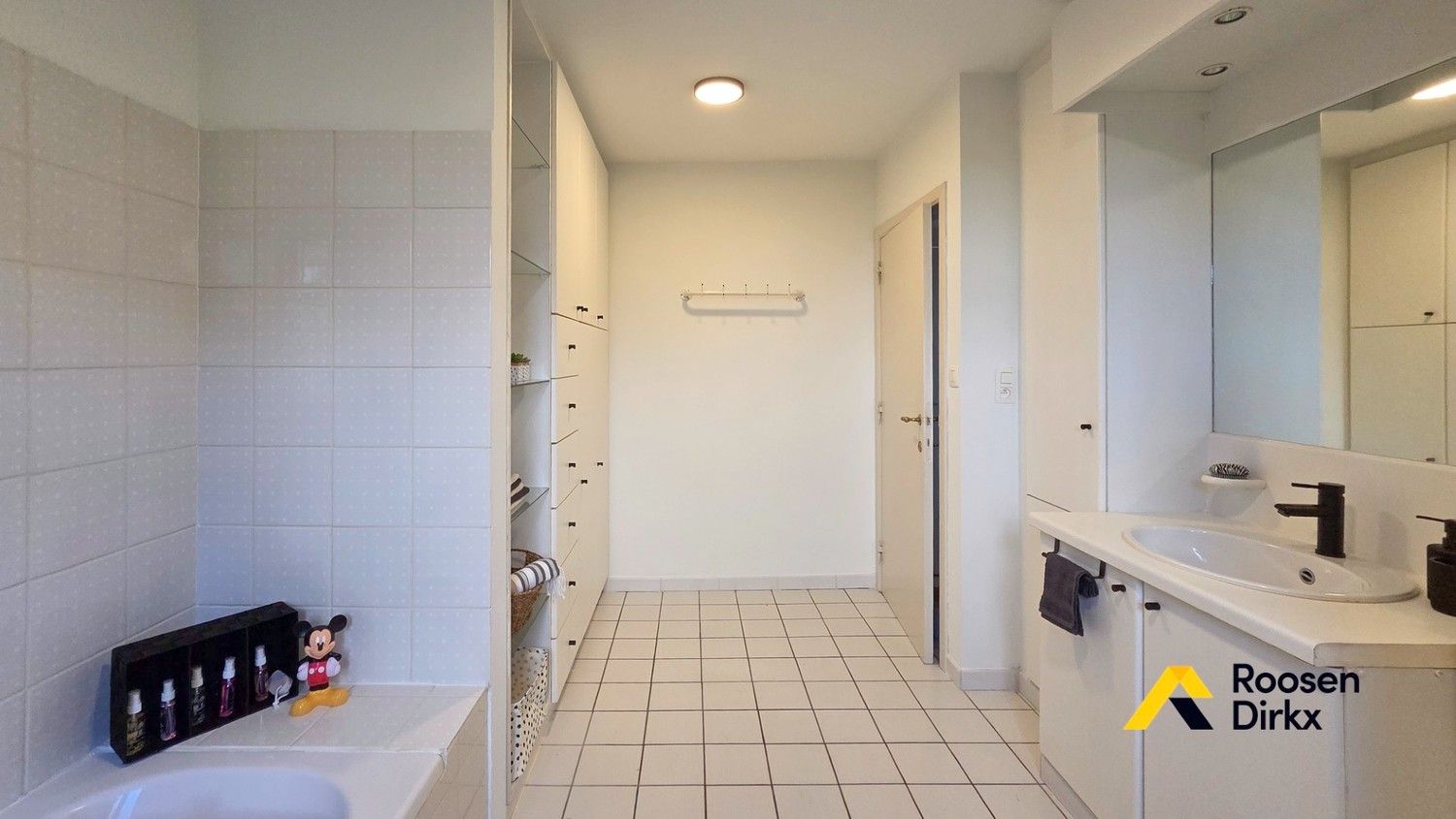 Degelijke woning met 3 slaapkamers en prachtig zicht op ±9 are! foto 18