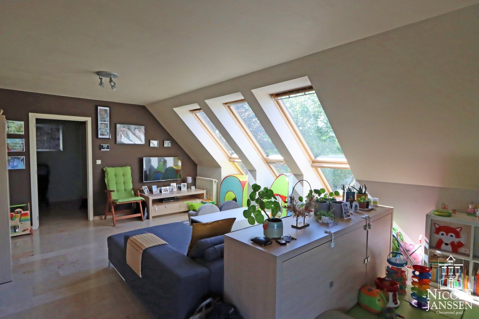 Zeer ruim duplex-appartement foto 4