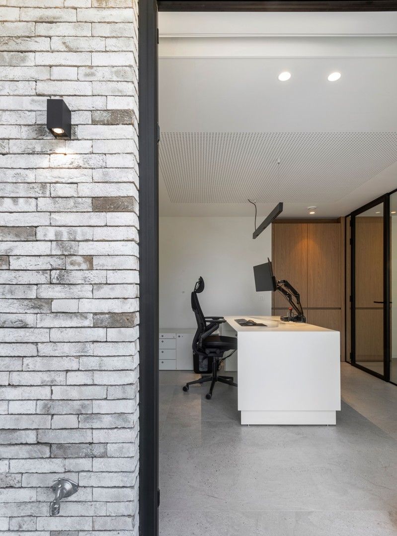 Te huur:  Gemeubelde nieuwbouw kantoorruimte in het centrum van Helchteren foto 12