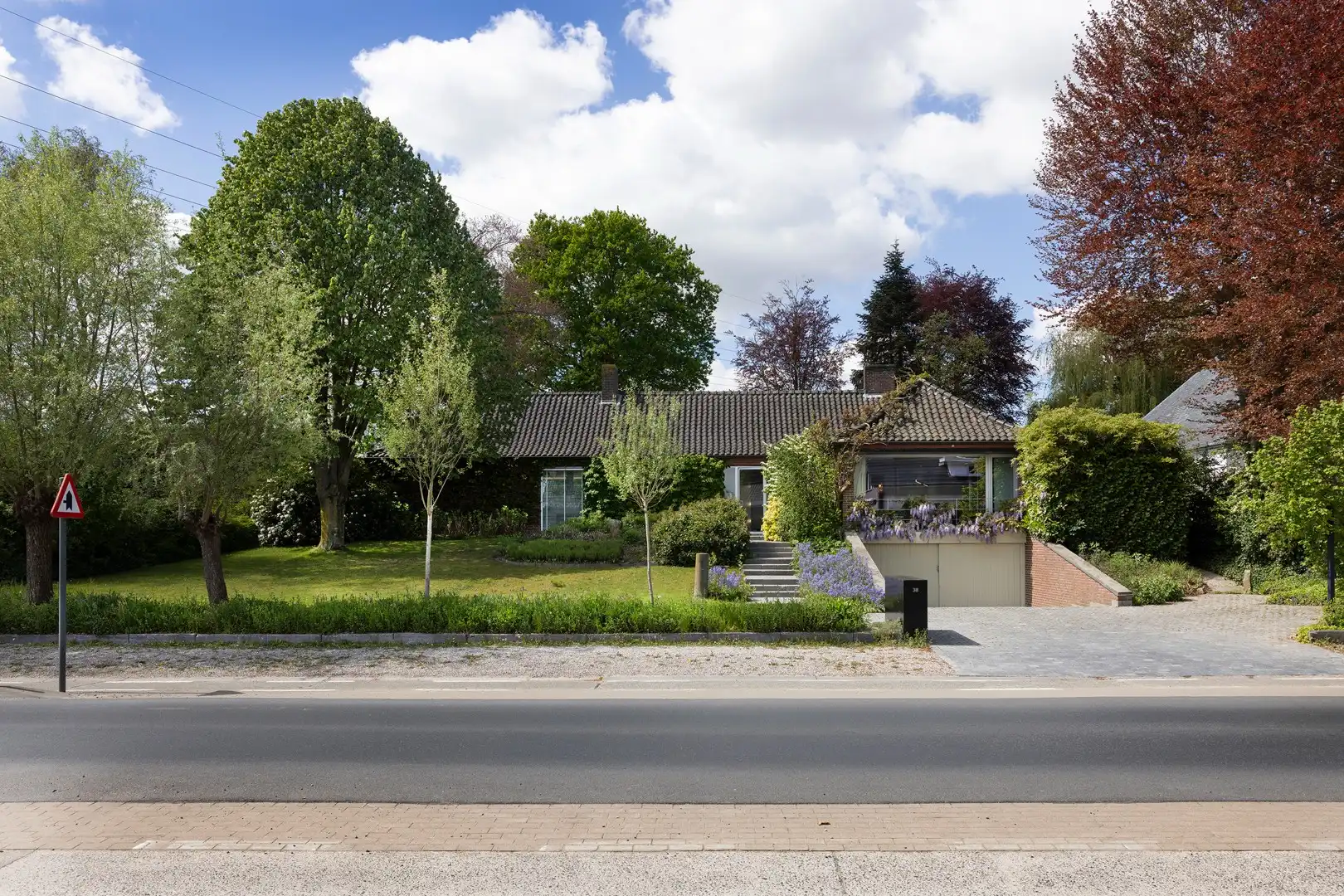 Ruime, alleenstaande woning met mogelijke praktijkruimte. foto 10