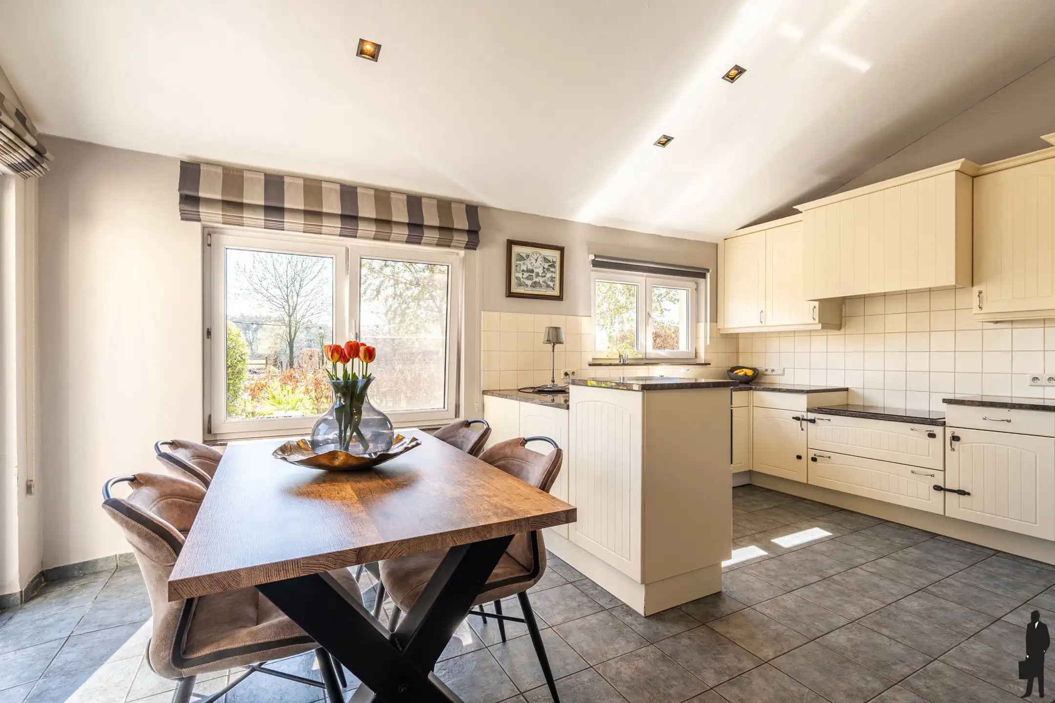 Uitzonderlijk gelegen paardeneigendom op ca. 2 hectare foto 12