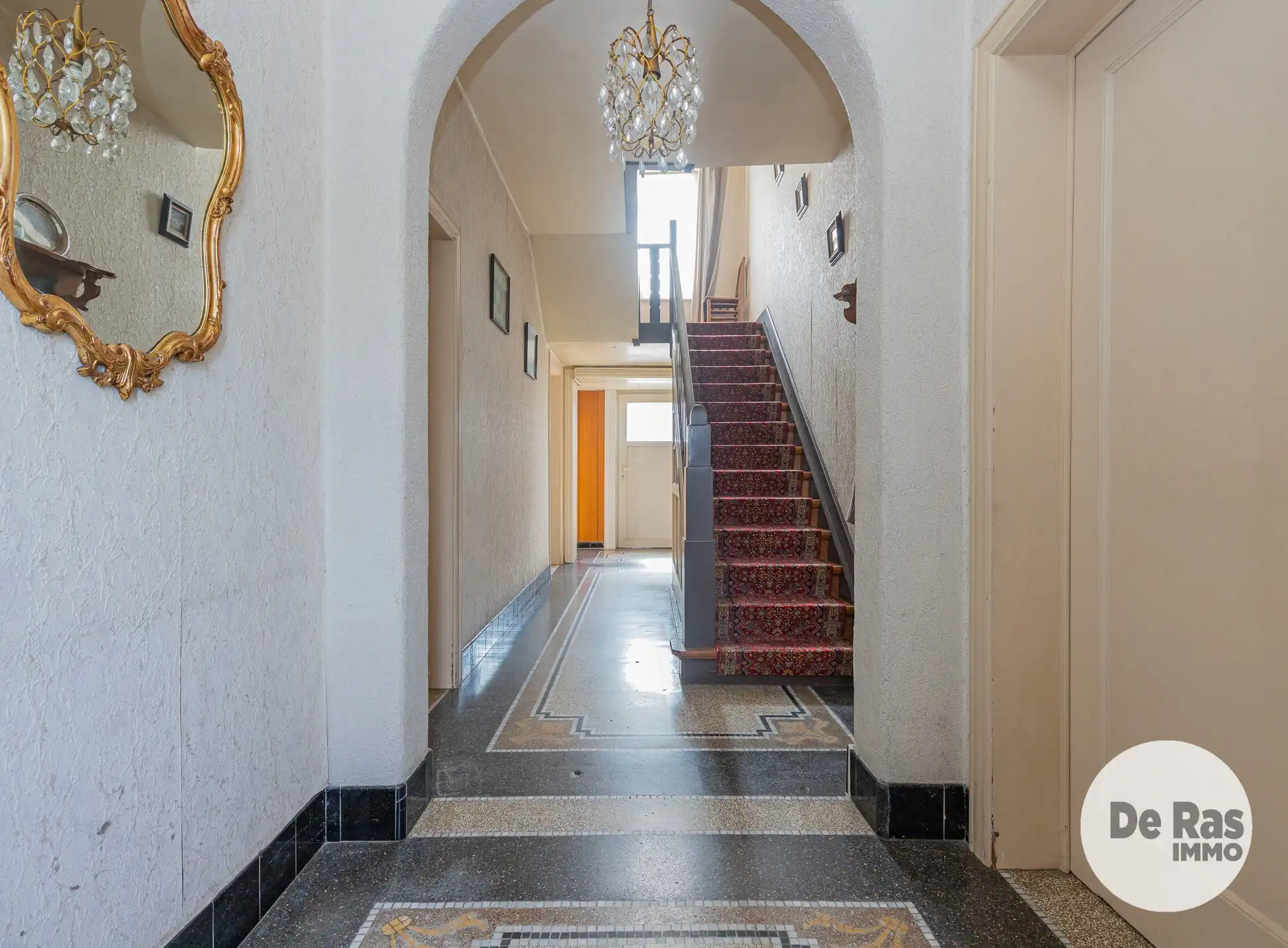 BURST - Te renoveren woning met tal van mogelijkheden foto 4