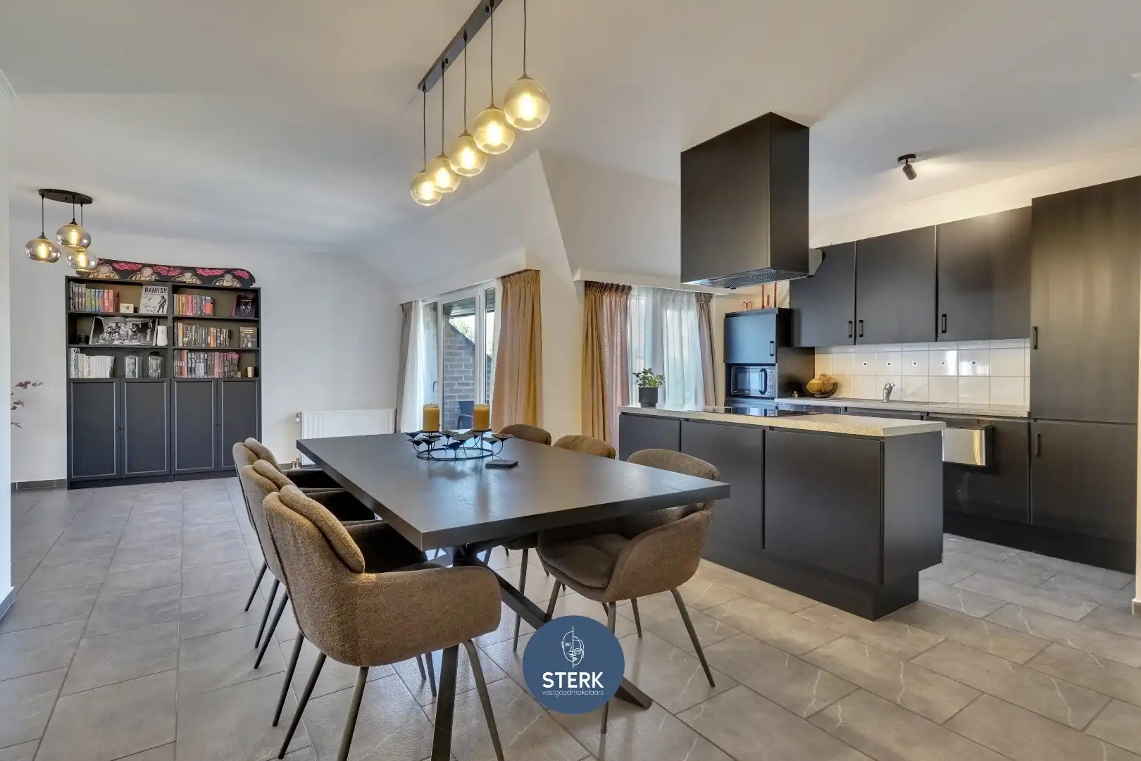 INSTAPKLAAR APPARTEMENT MET 3 SLPKS EN GARAGE TE HERDEREN !  foto 8