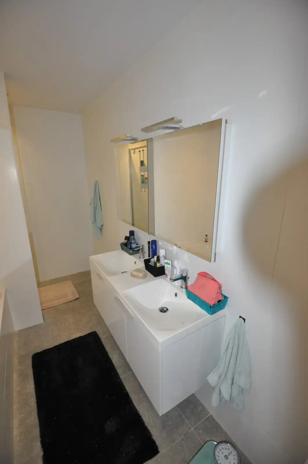 Stijlvol appartement met private autostaanplaats foto 14