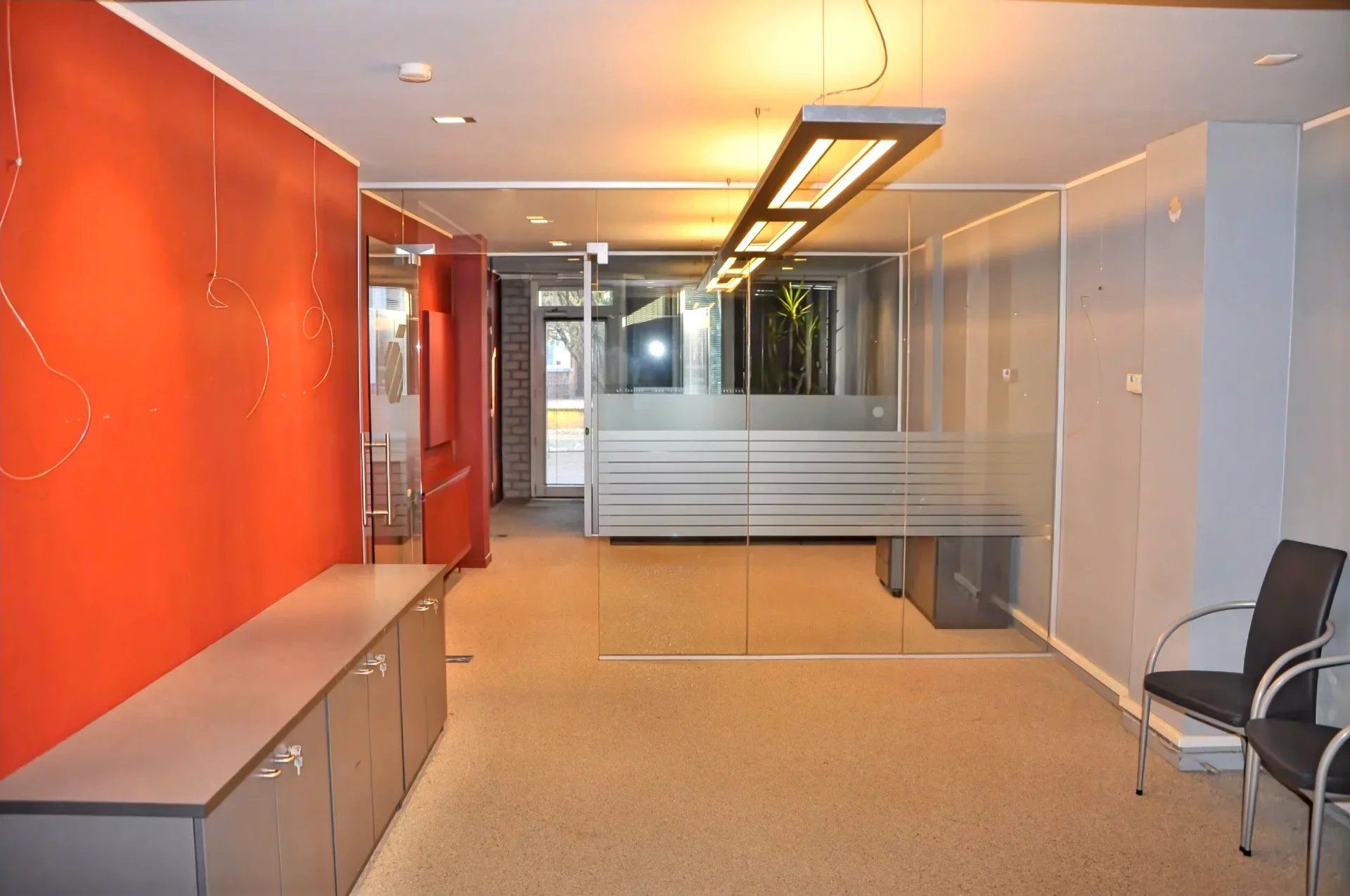 UNIEK HANDELSPAND VAN 110M² MET DUPLEXAPPARTEMENT MET 3 SLPK IN LANAKEN CENTRUM foto 2