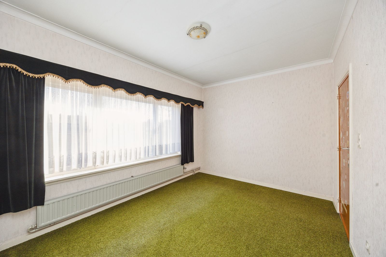 Ruime woning met renovatiepotentieel, garage en zuid tuin in Putte-Kapellen. foto 15