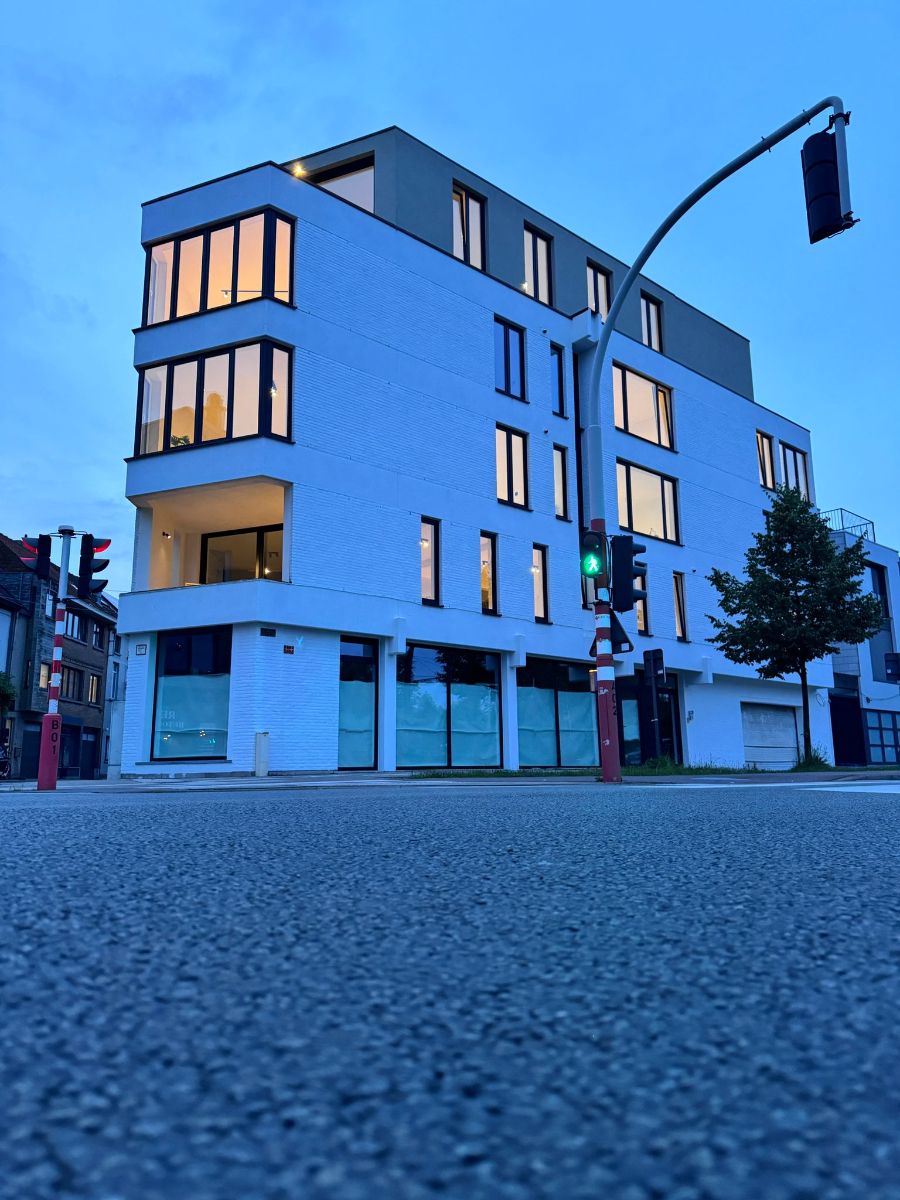 Volledig gerenoveerd lichtrijk 2 slpk appartement vlakbij UZ Gent foto 1