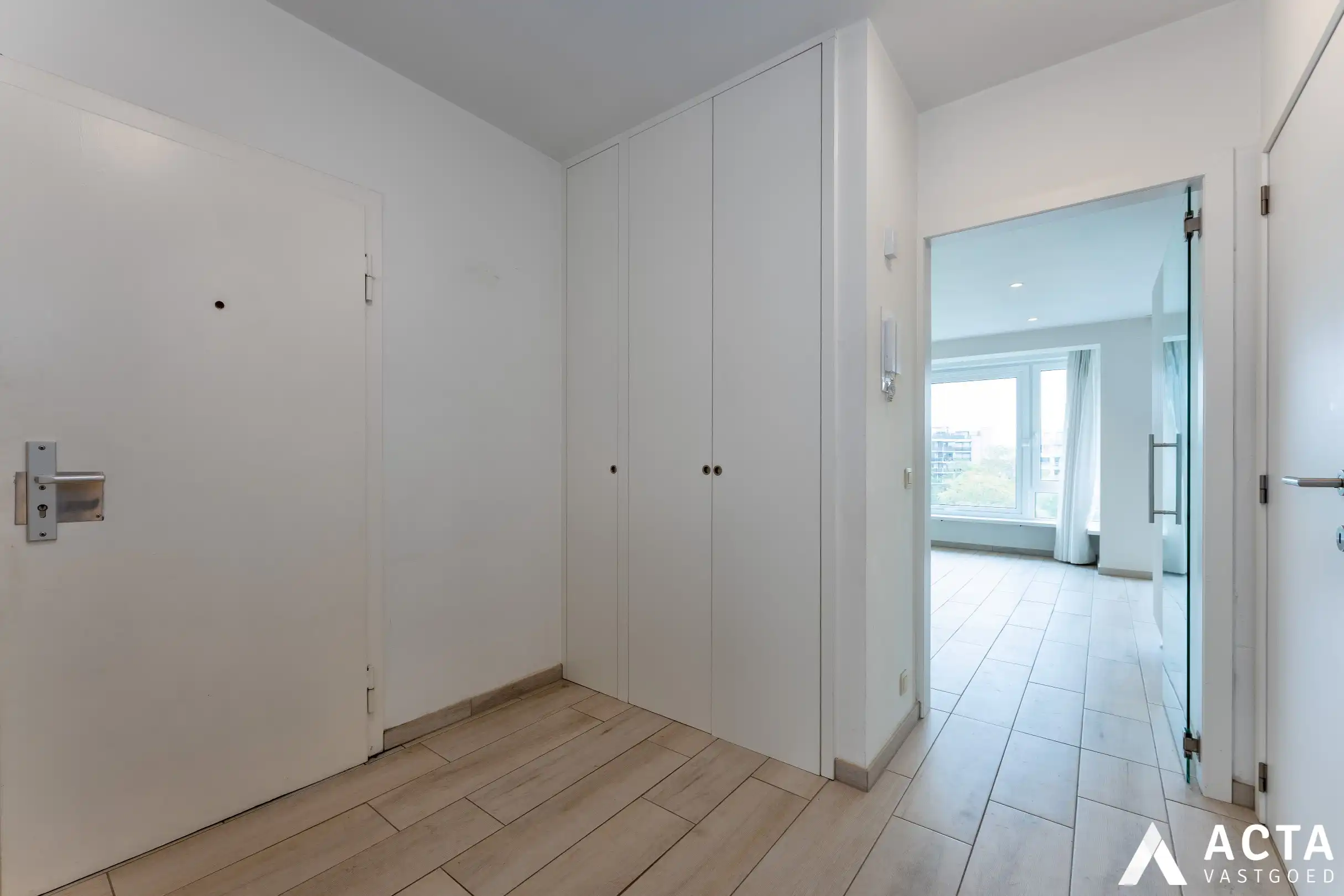 Instapklaar appartement met twee slaapkamers en parkzicht. foto 6