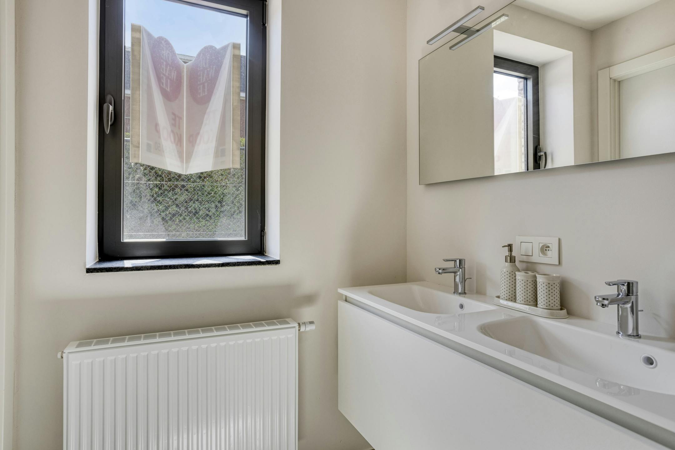 INSTAPKLAAR BEN-APPARTEMENT IN BAZEL MET 2 SLAAPK. + TUIN foto 17