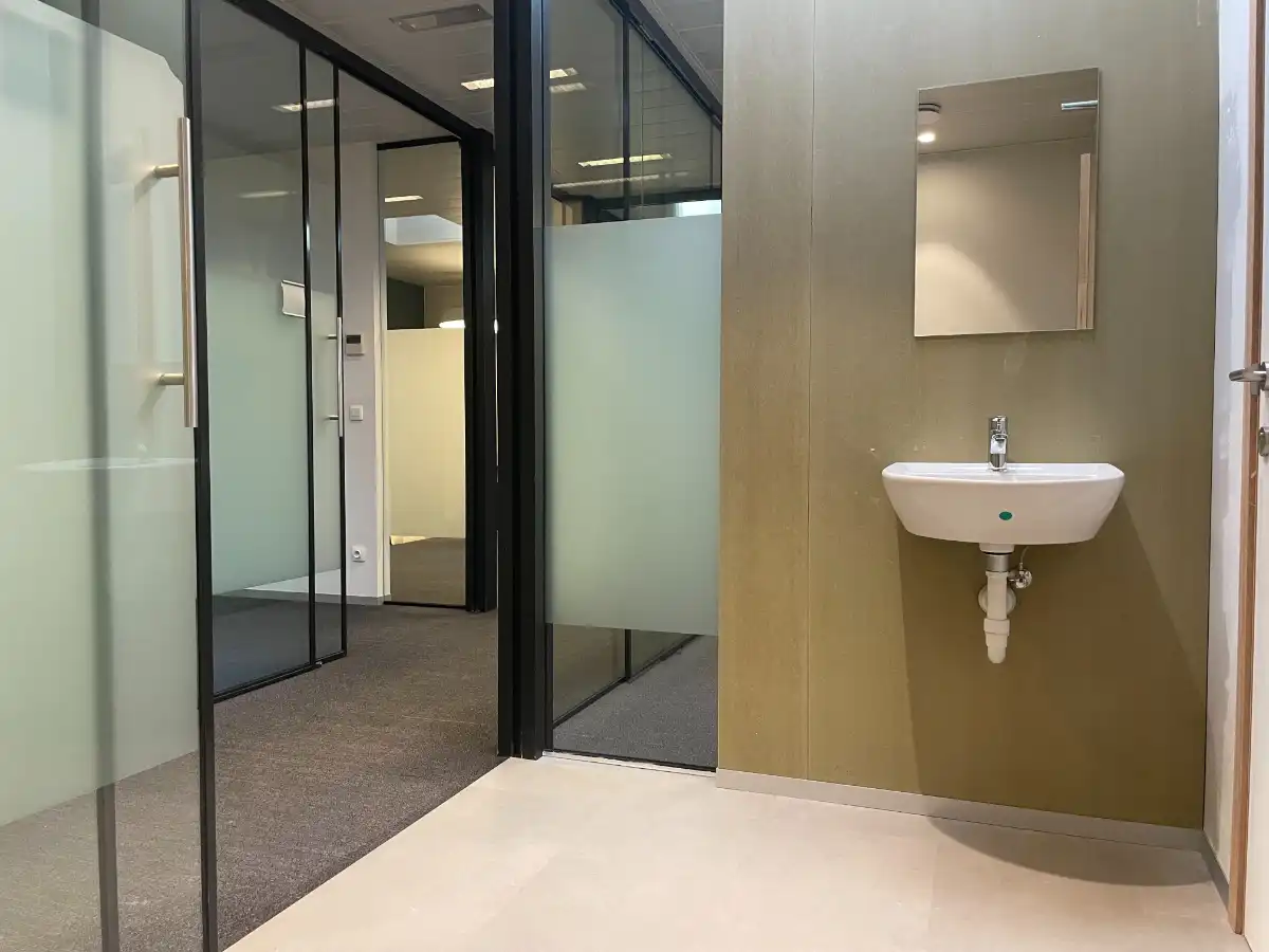 commercieel gelegen KANTOOR / PRAKTIJK foto 12