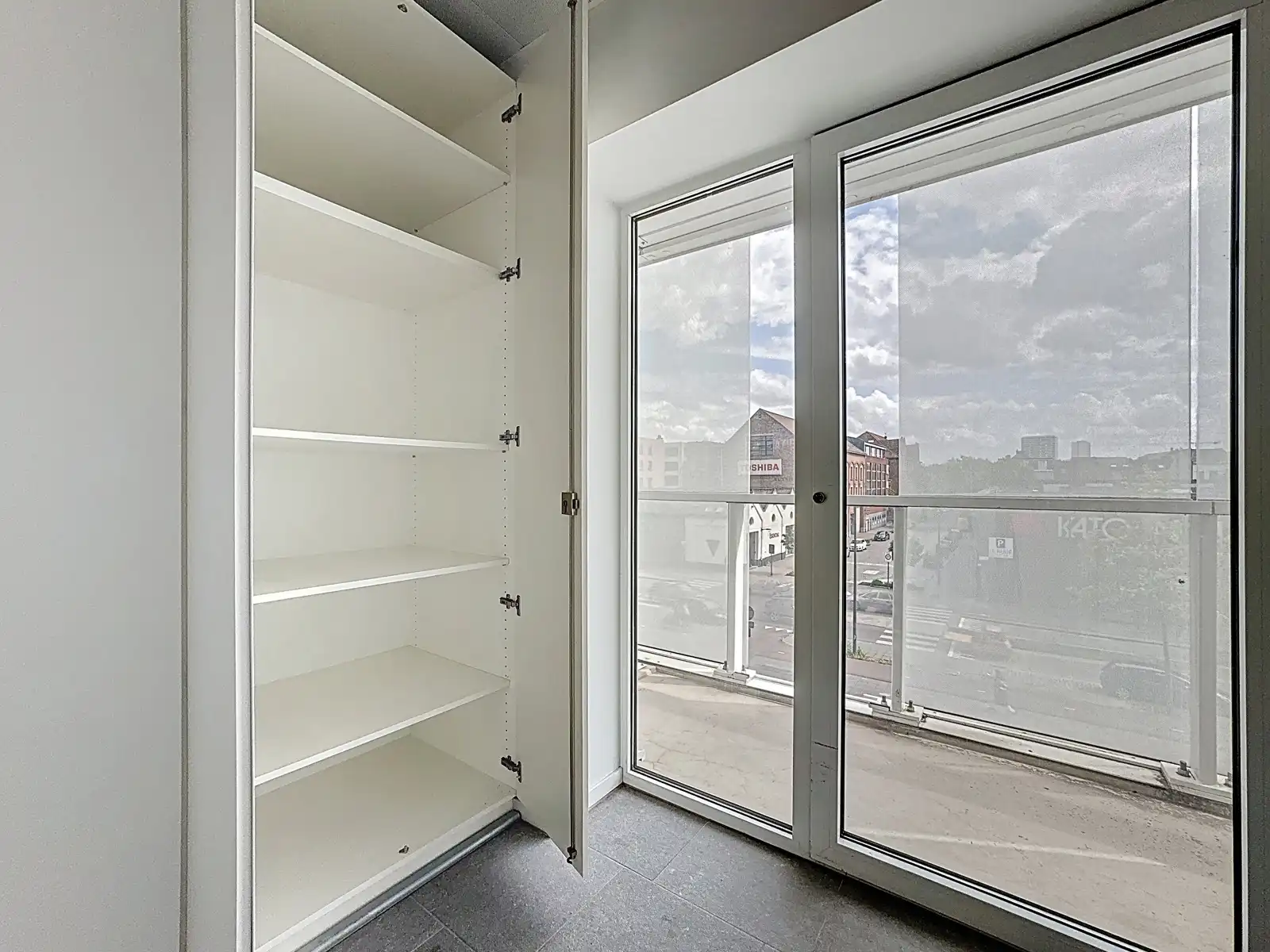 Studentenkamer met terras en parking. foto 9