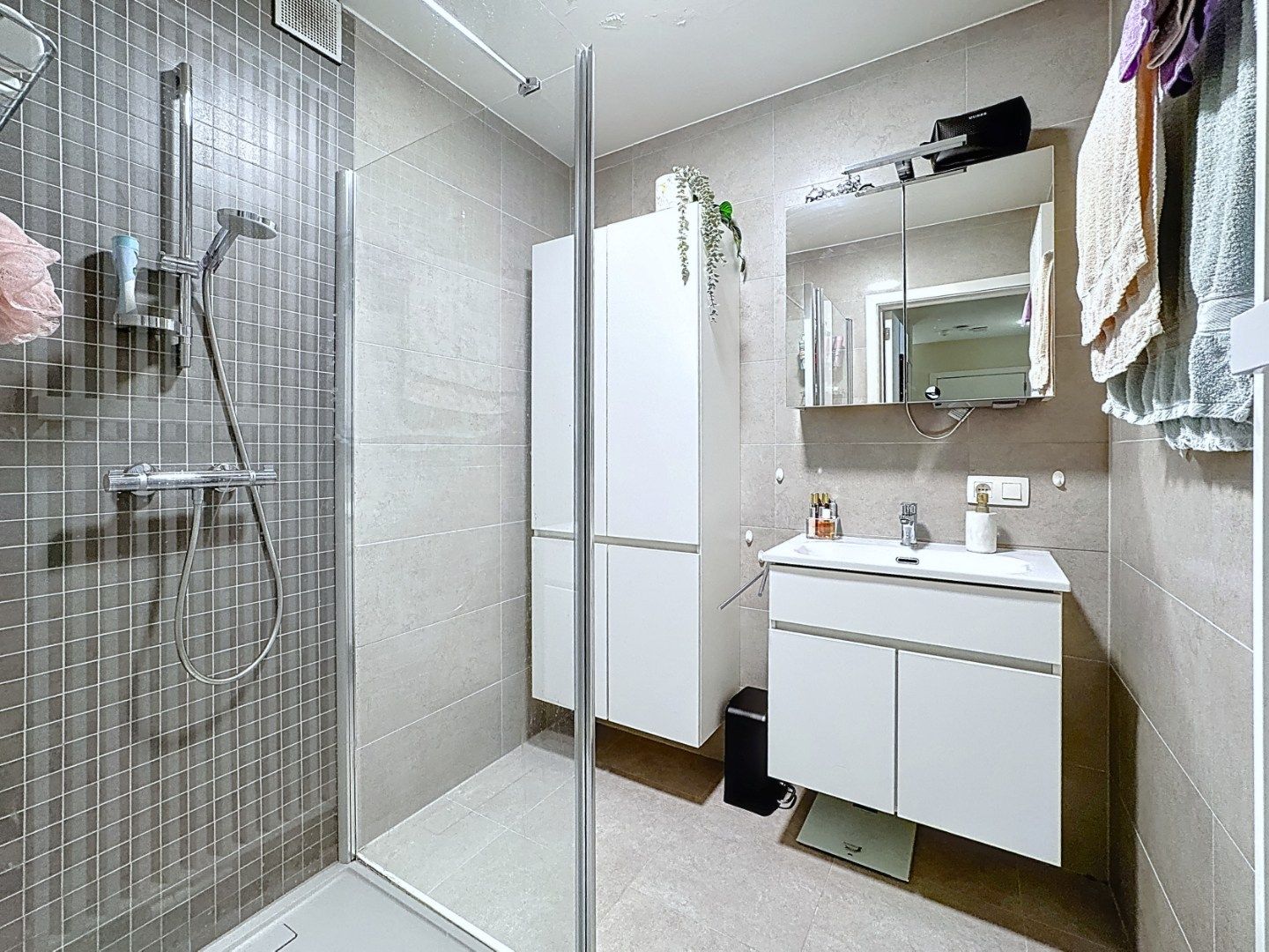 Recent en centraal gelegen app. met 2 slaapkamers, terras en autostandplaats foto 8