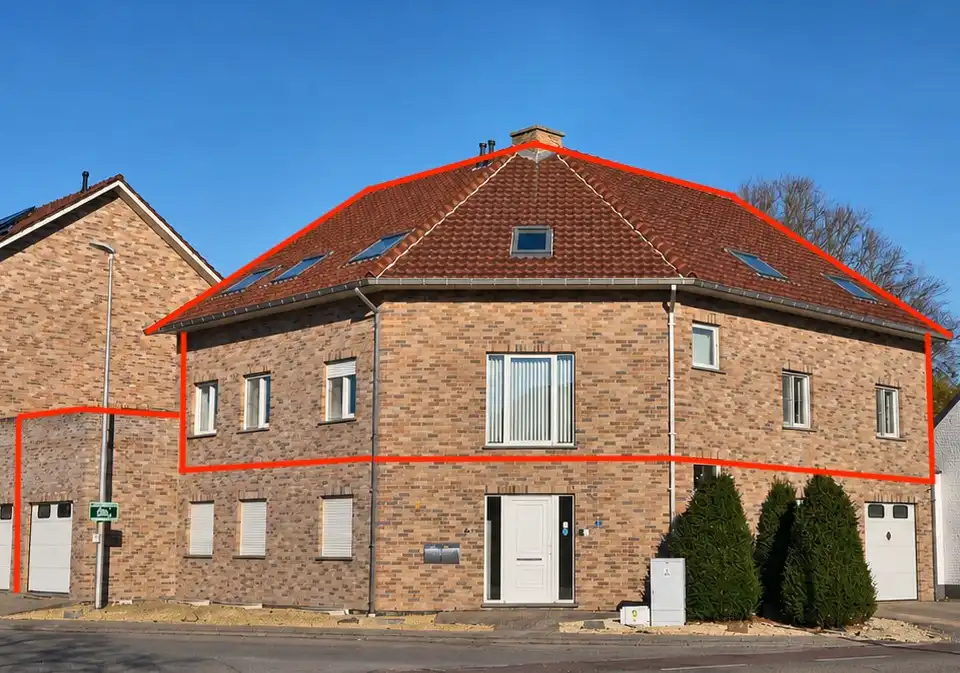 Ruim en veelzijdig appartement met 3 slaapkamers nabij het centrum van Lanaken foto {{pictureIndex}}
