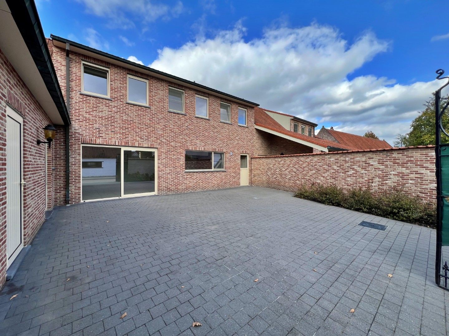 🏡 Ruime gezinswoning te huur in het hart van Lovendegem foto {{pictureIndex}}