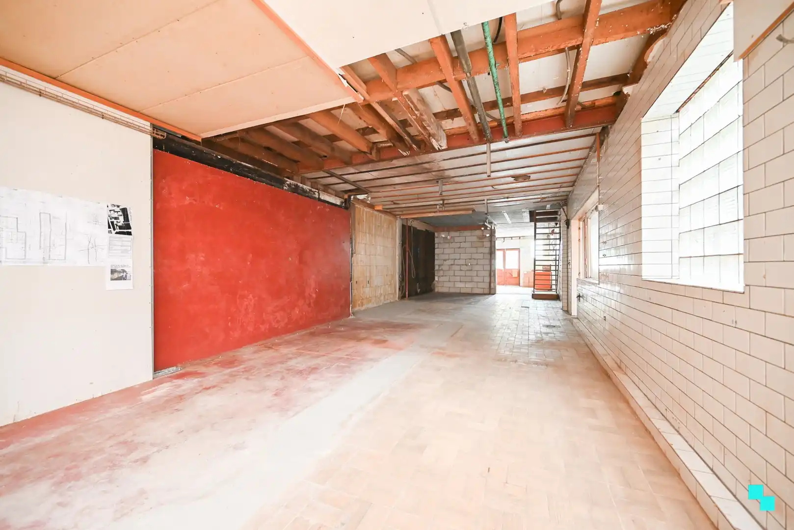 Bedrijfsgebouw met bovenliggend appartement te Sint-Eloois-Winkel foto 6