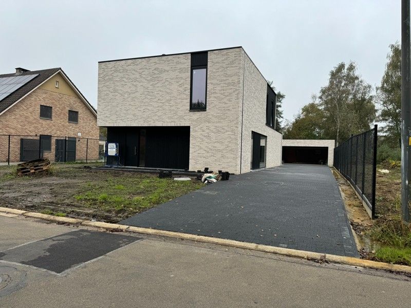 Exclusieve nieuwbouw villa met 4 slaapkamers op een perceel van 9 a en 64 ca. foto 17