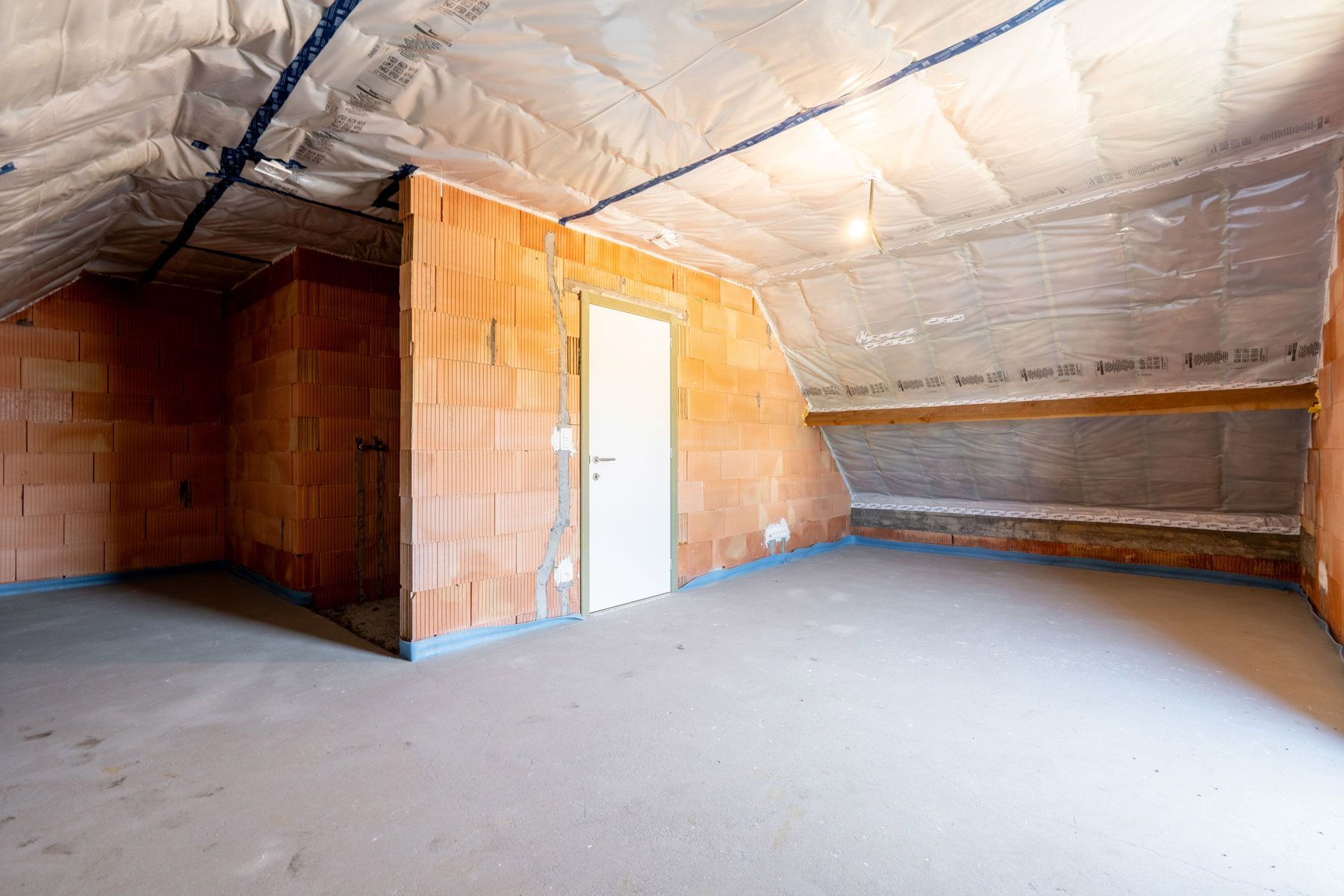 Prachtige nieuwbouwwoning in heel rustige straat te koop! foto 18