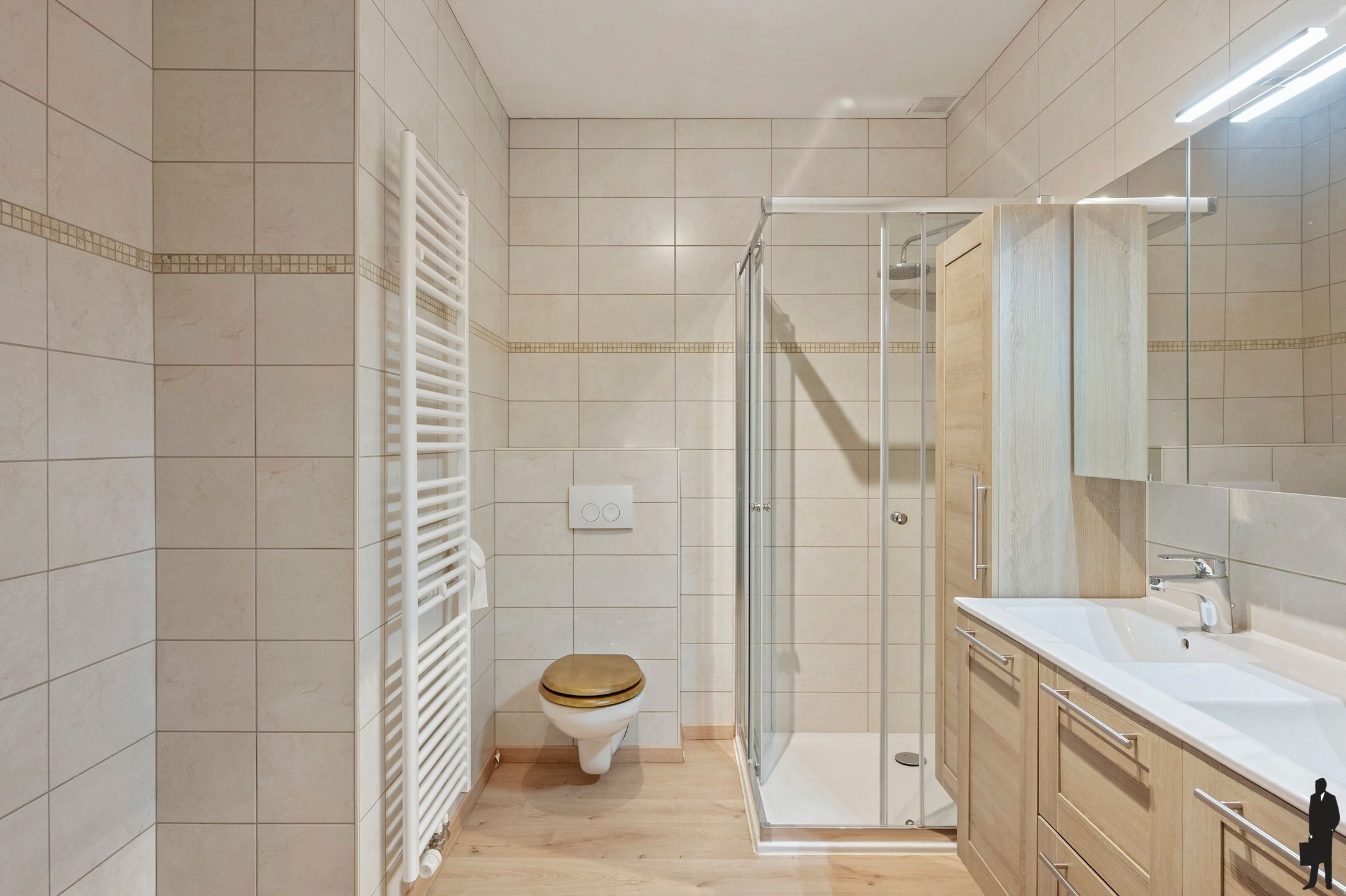 Op zéér gegeerde locatie gelegen villa op een perceel van ca. 982 m²! foto 14