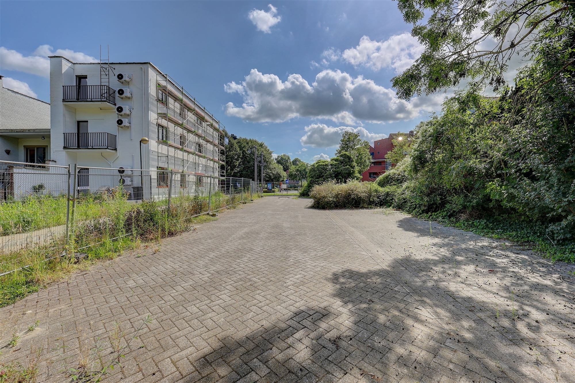 Projectgrond mét goedgekeurde vergunning voor 3 appartementen foto 6