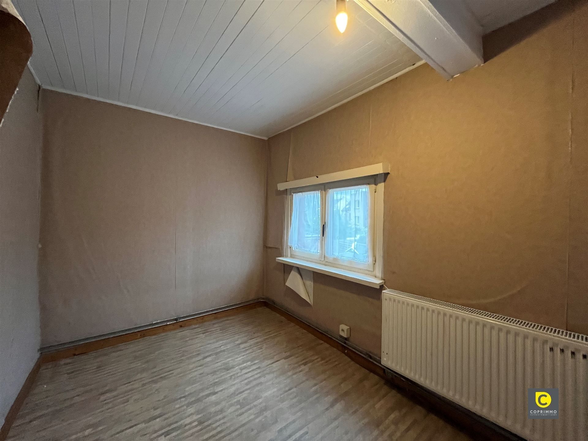 Grondig te renoveren woning op centrale locatie! foto 7