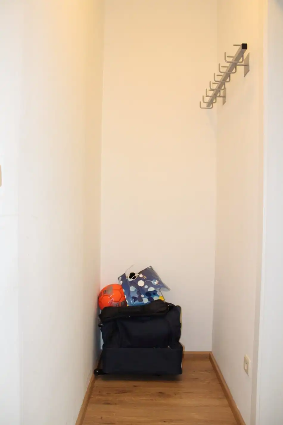 Ruim appartement met terras in het centrum van Lommel. foto 2