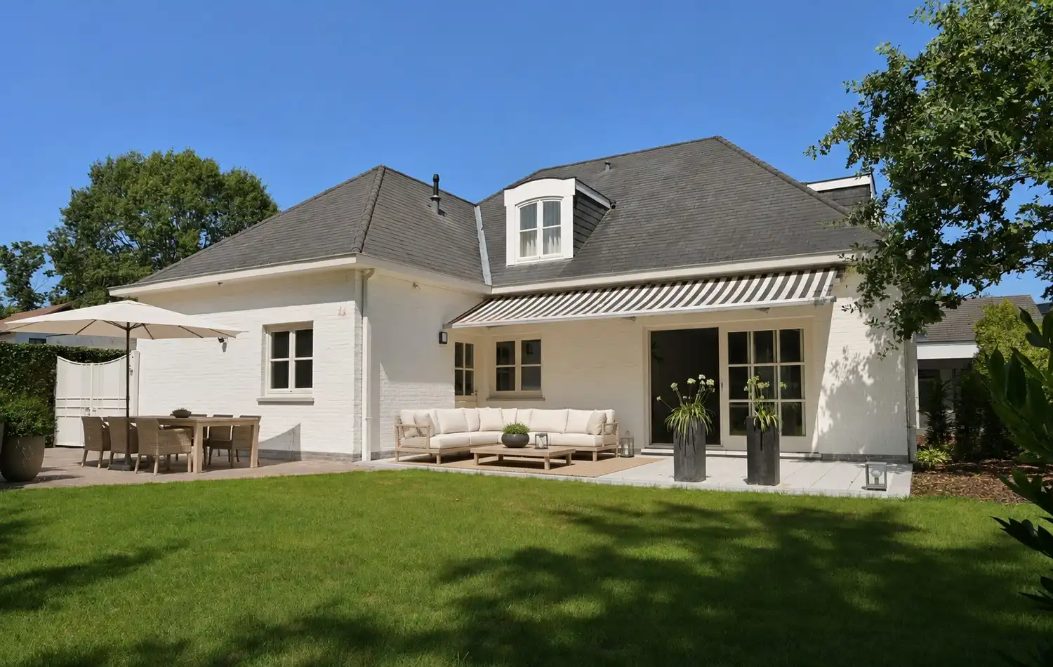 Exclusieve, gerenoveerde villa op toplocatie in residentieel Neerharen foto 4