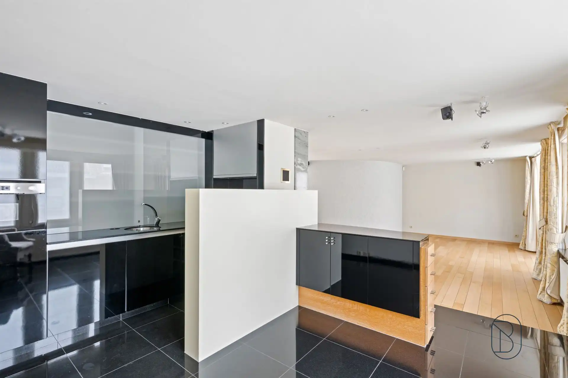 Unieke combinatie van wonen en werken in Sint-Eloois-Vijve! foto 12