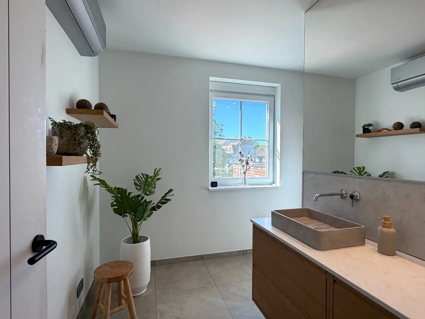 Prachtige woning met 3 slaapkamers, zonnepanelen en thuisbatterijen op rustige ligging! foto 13