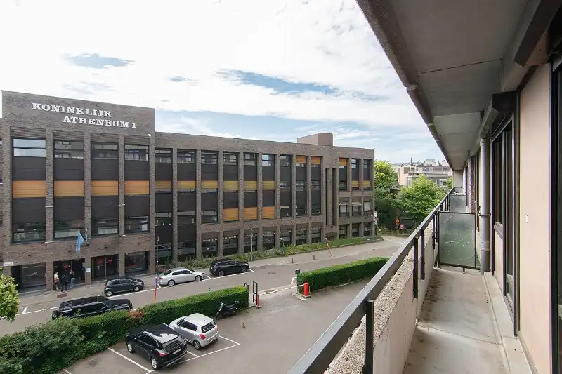 LICHT OP TE FRISSEN 2-SLAAPKAMERAPPARTEMENT MET GEMEENSCHAPPELIJKE PARKEERPLAATSEN VOOR BEWONERS OP TOPLOCATIE BINNEN DE KLEINE RING! foto 18