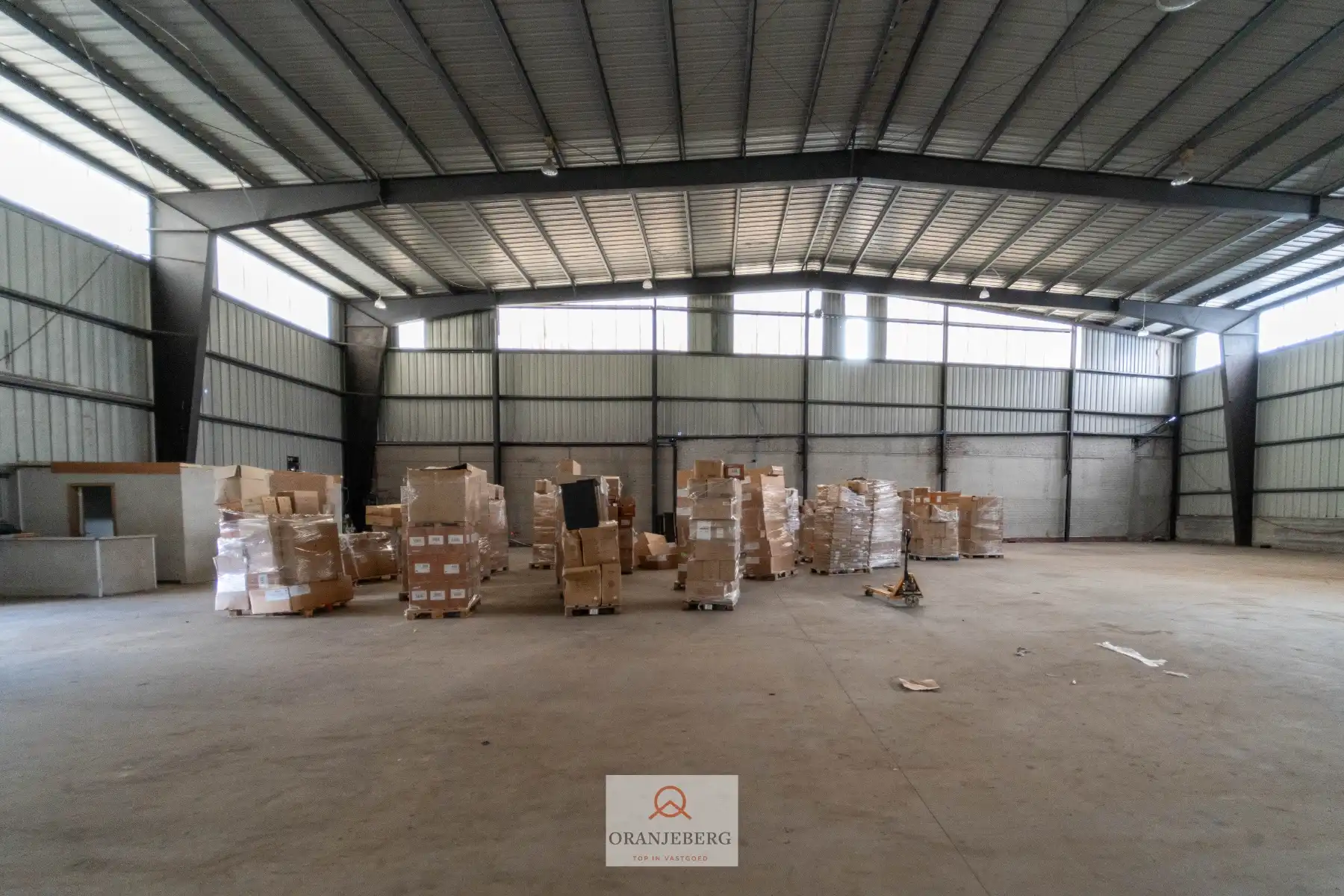 Magazijn te huur voor KORTE DUUR – 850 m² - op toplocatie Afrikalaan nabij Gent-Dampoort foto 2