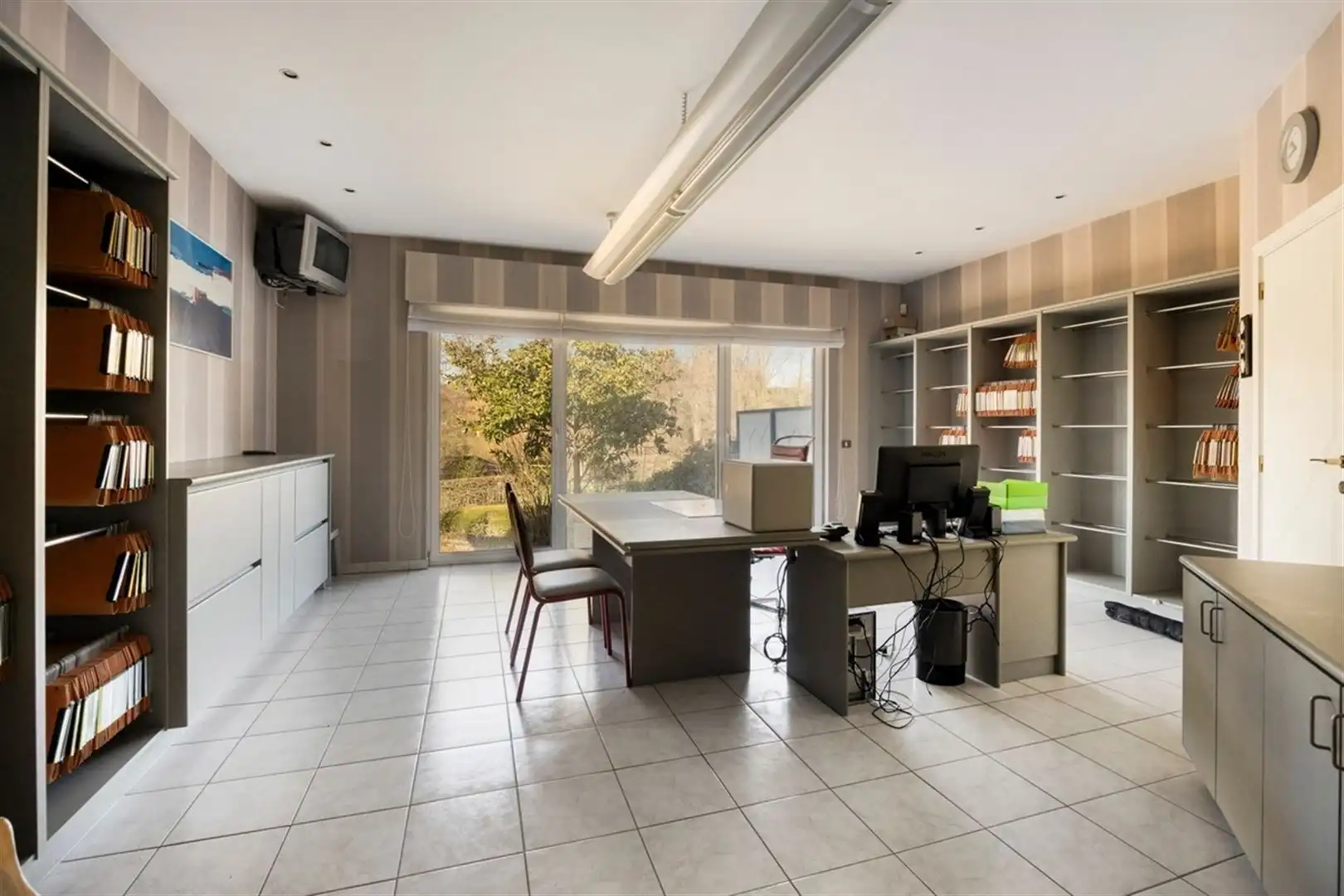 Riante villa voor vrij beroep of kantoor met woonst foto {{pictureIndex}}