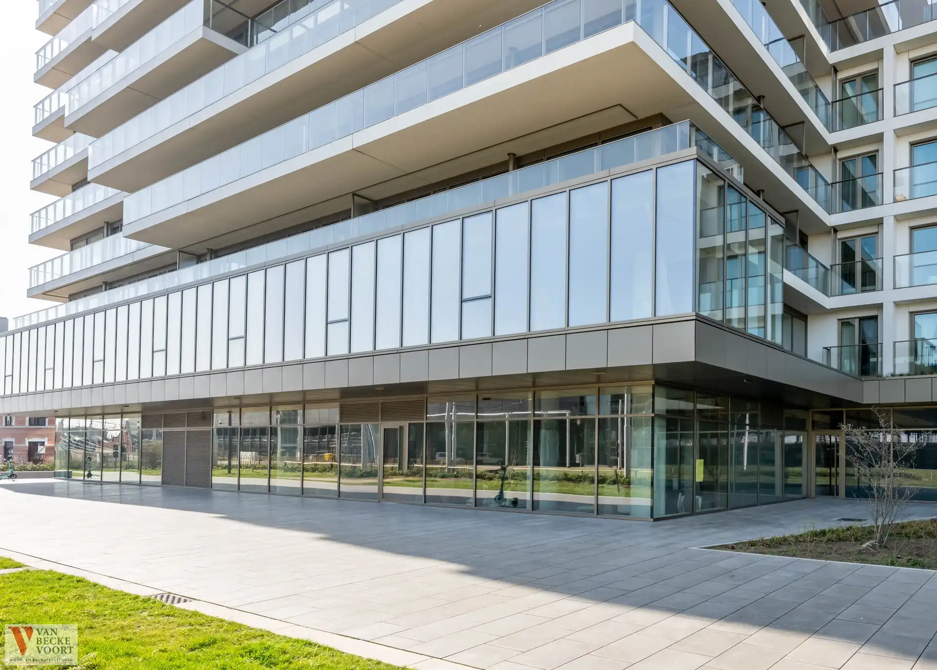 Sky Tower Two - handelsruimte 04 foto 9