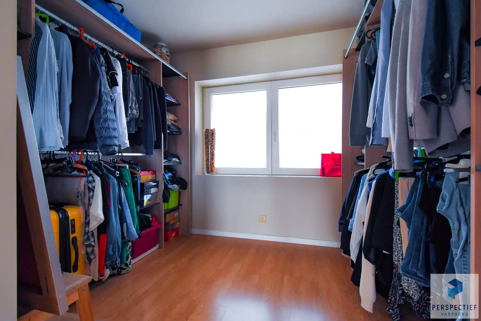 Rustig gelegen ruime halfopen woning met uitweg & bijgebouw/garage foto 17