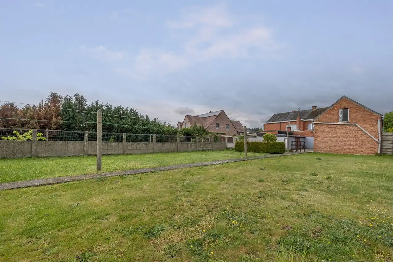 Woning met 3 slaapkamers, veranda en ruime tuin foto 12
