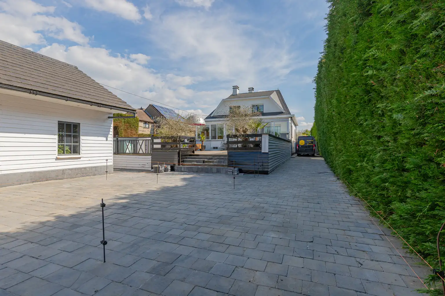 Knappe villa op 22a met bijgebouw foto 16