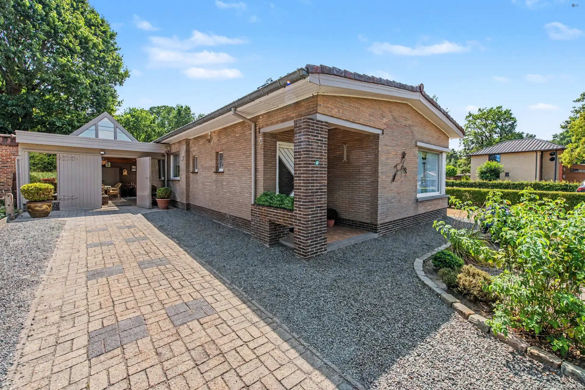 Verzorgde bungalow in rustige straat te Stekene foto 3