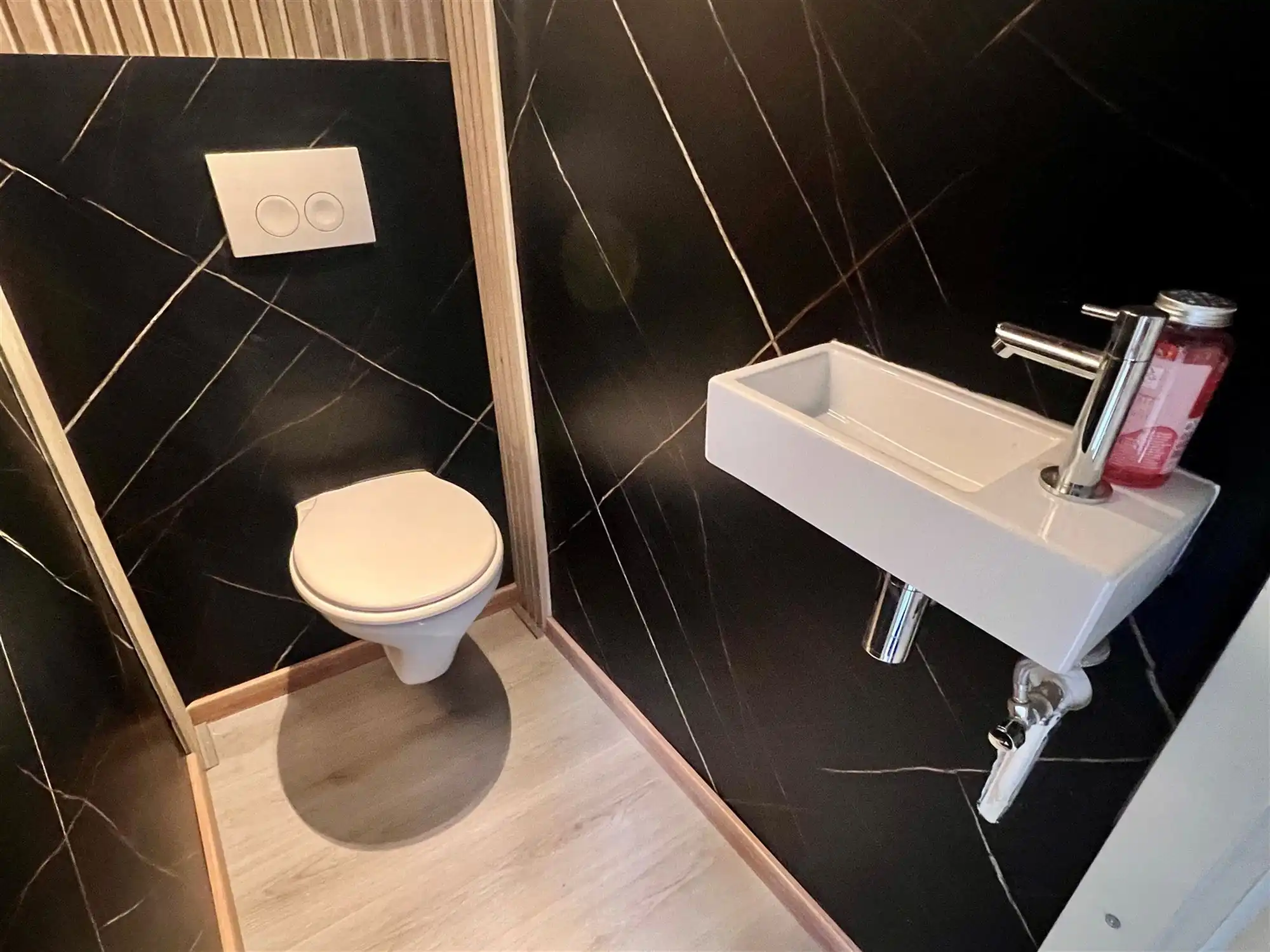 Gerenoveerde ruime gezinswoning met 4 slpks foto 16