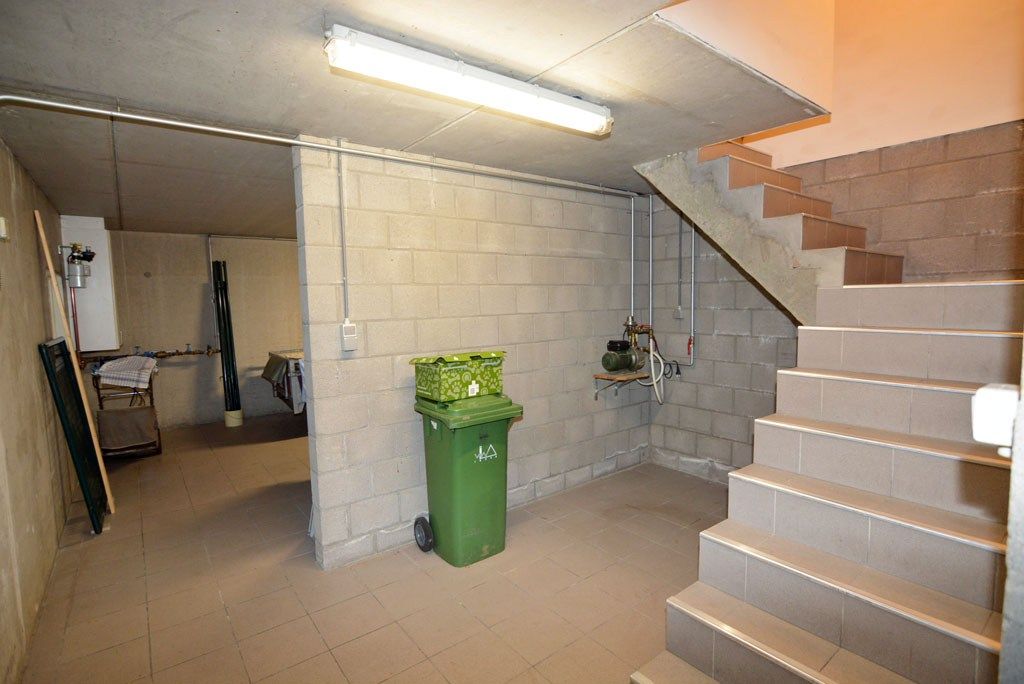 Vrijstaande woning met 4 slpks. en 2 bdks. op een perceel van 12a38ca. foto 34