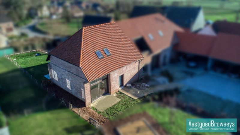 Karaktervolle zorgwoning met alle comfort gelegen in woonerf Ter Roosebeke foto {{pictureIndex}}