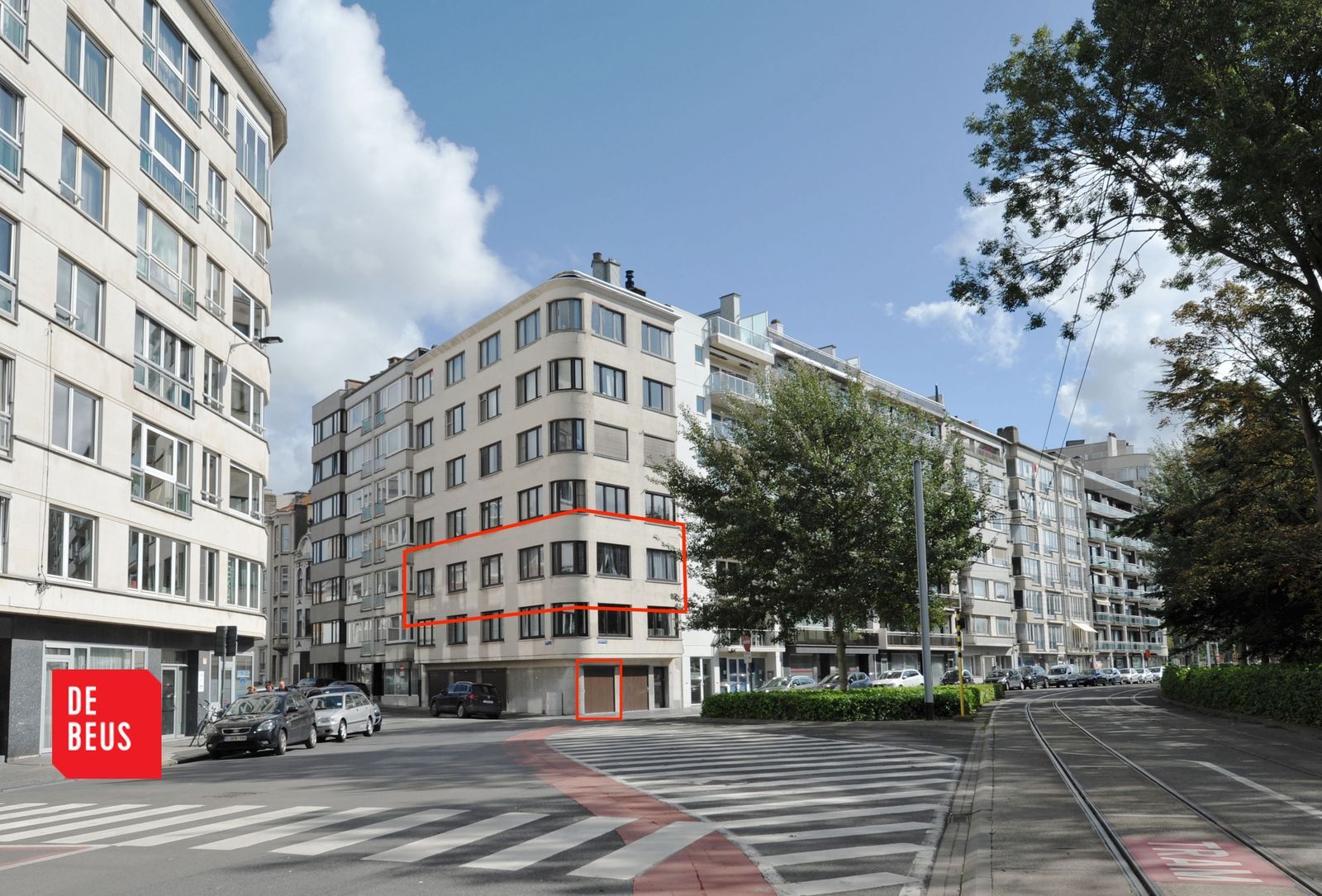 Lichtrijk appartement met 2 ruime slaapkamers EN GARAGEBOX en zicht op het park foto 2