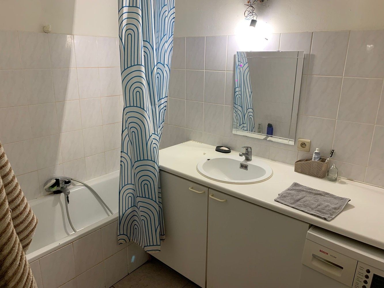 Gelijkvloers appartement met 1 slaapkamer, centraal gelegen nabij het centrum van Genk. foto 6