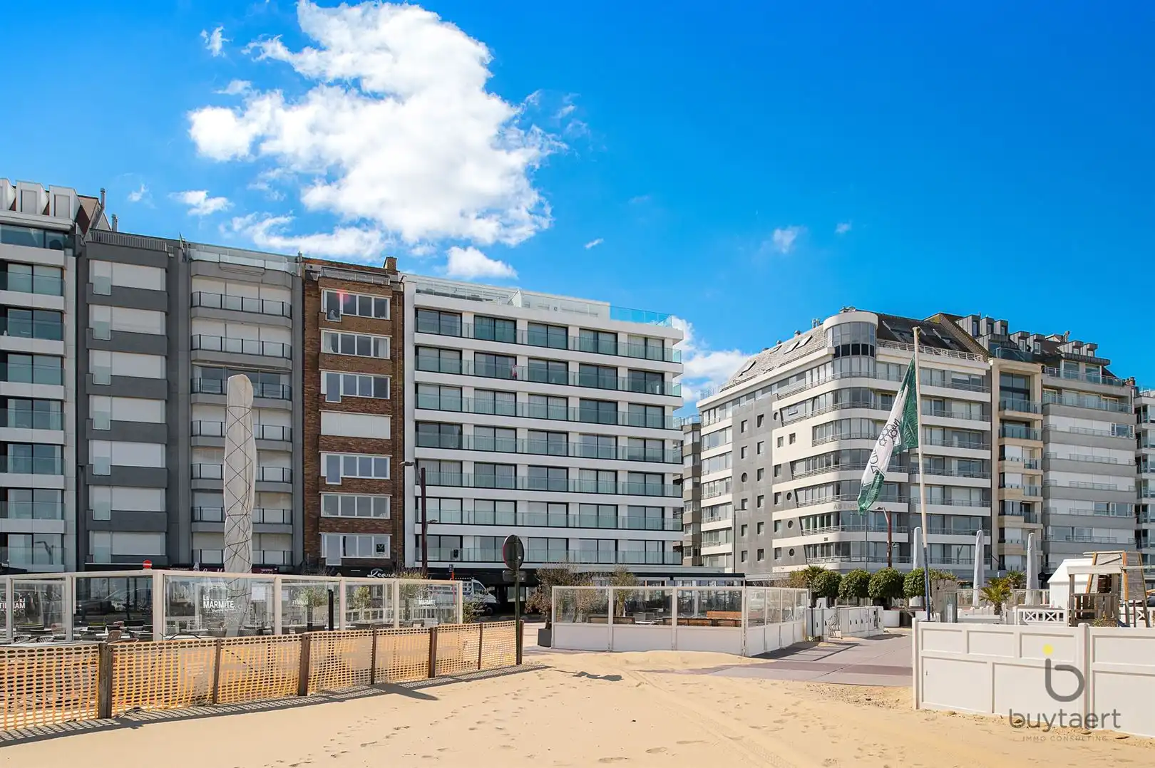 LUXUEUS GERENOVEERD & VOLLEDIG GEMEUBELD APPARTEMENT MET PANORAMISCH ZEEZICHT AAN HET RUBENSPLEIN!  foto 26