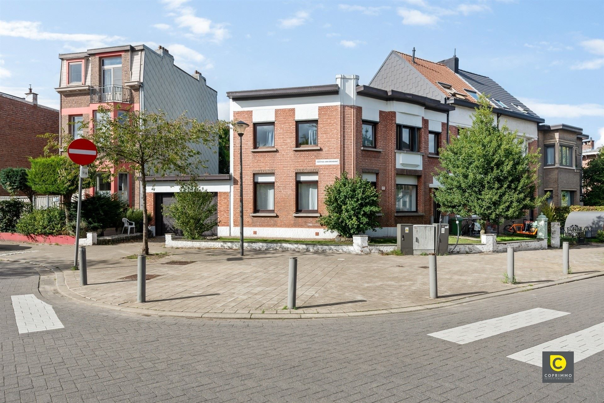 Gerenoveerde hoekwoning met tuin en garage vlakbij de Hobokense Polder! foto {{pictureIndex}}