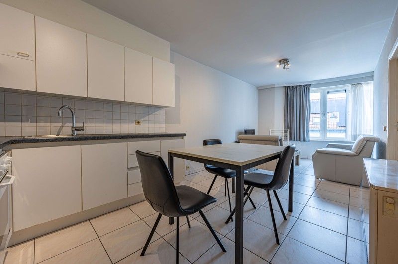 Praktisch en efficiënt 1 slaapkamer appartement TE KOOP nabij hartje Tielt! foto 4