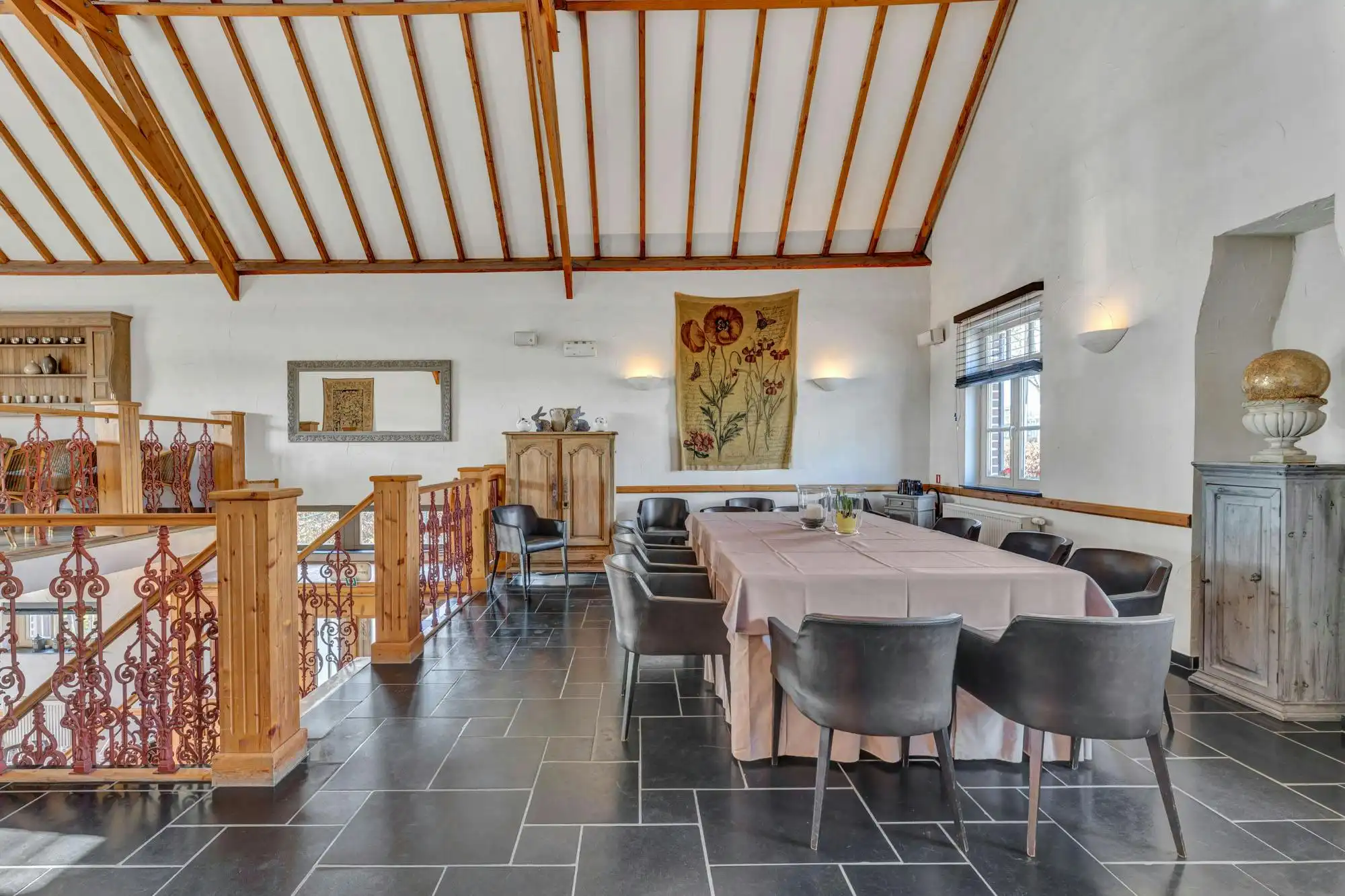 Exclusief en veelzijdig handelspand met woning te Gooik foto 12