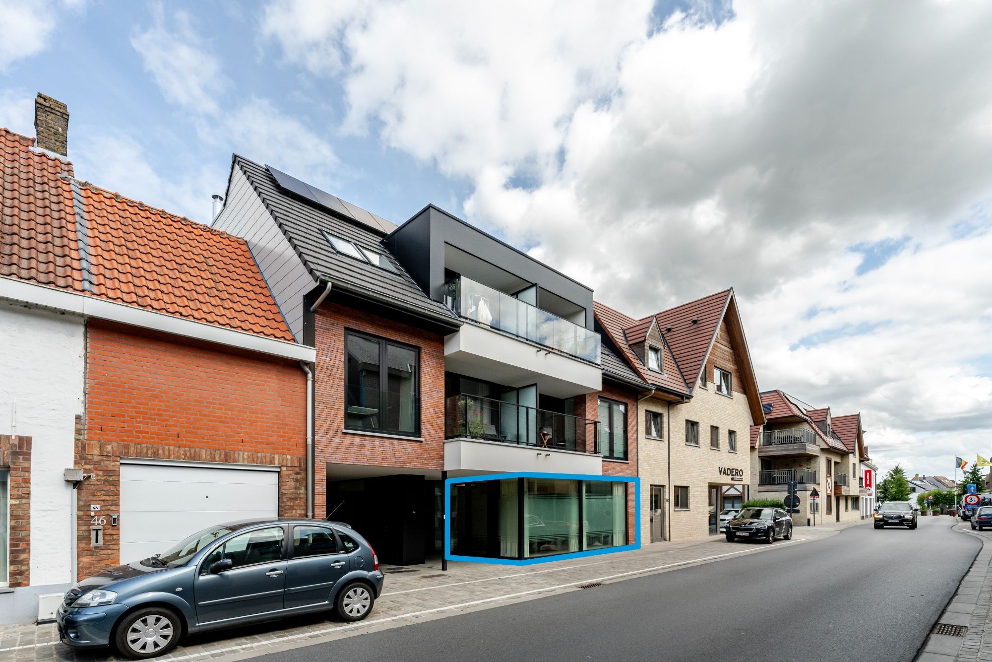 Groot ( 140m²) gelijkvloers appartement met praktijkruimte, 2 (mog. 3) slaapkamers en ruim terras/koer foto 17